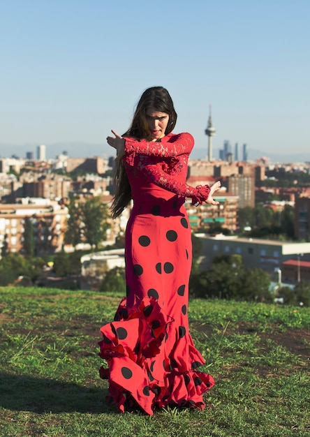 Baleriny Flamenco Tańczy Na Trawie