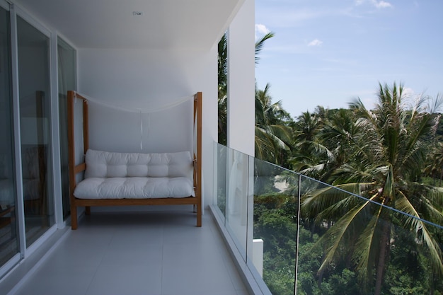 Balkon z widokiem na gaj palmowy