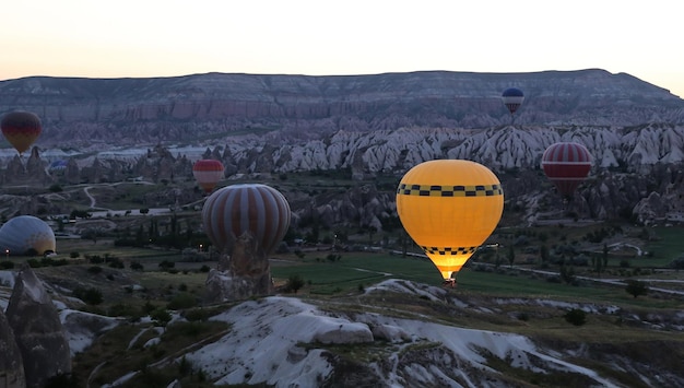 Balony Na Ogrzane Powietrze W Dolinach Kapadocji