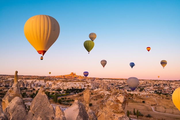 balony na ogrzane powietrze w Kapadocji w Turcji