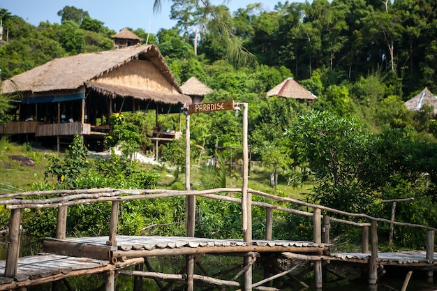 Bambusowe chaty wyspa Koh Rong Kambodża