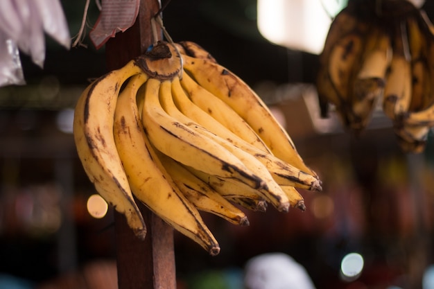 Banan na sprzedaż w uczciwej selektywnej ostrości