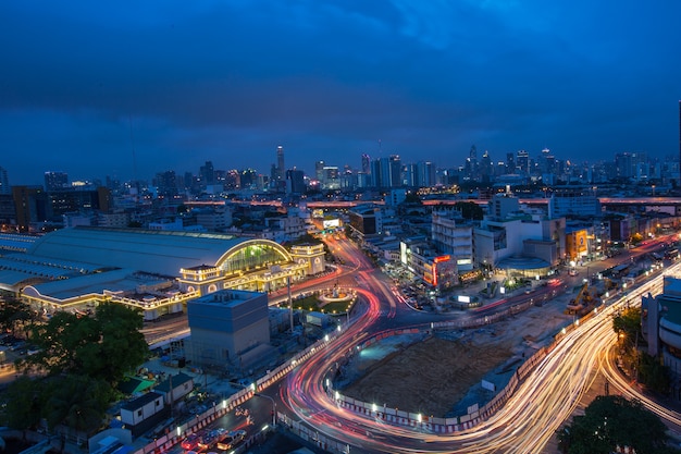 Bangkok, Tajlandia-5 Czerwca 2017: Tajlandia Główny Dworzec Centrum, Tradycyjny Transport Dla Passeger Tajski I Turystycznych Przy Użyciu Do Podróży W Hua Lamphong.