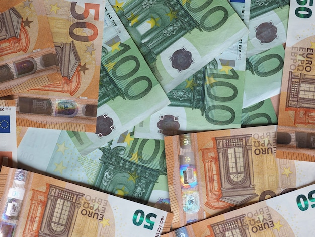 Banknoty 50 i 100 Euro, Unia Europejska