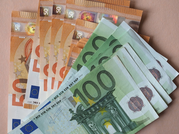 Banknoty 50 i 100 Euro, Unia Europejska