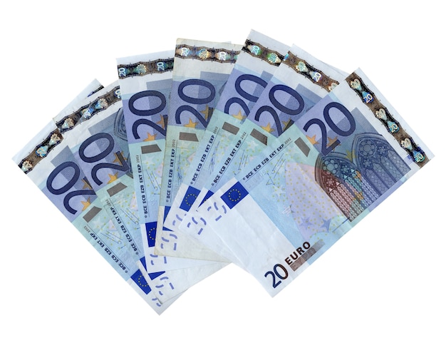 Banknoty euro na białym tle