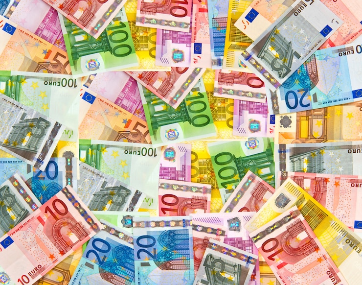 Zdjęcie banknoty waluty euro. europejskie pieniądze tło