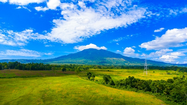 Bardzo piękna góra Seulawah Agam znajduje się w dystrykcie Aceh Besar Aceh Indonesia