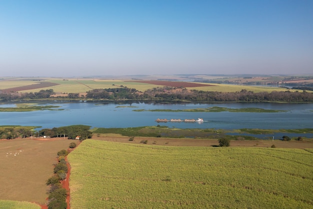 Barka Przewożąca Towary Na Rzece - Tiete Waterway.