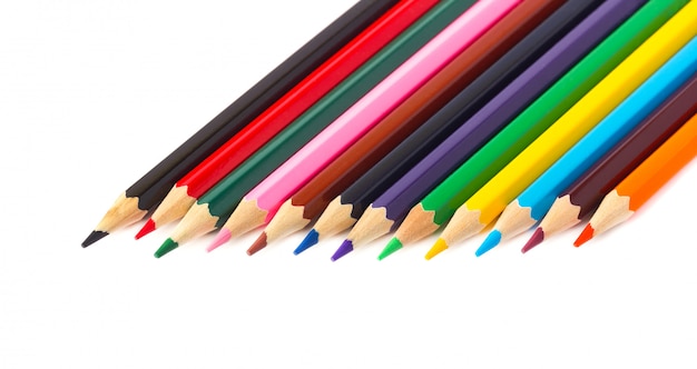 Barwioni ołówki odizolowywający na biel przestrzeni. Ołówki do rysowania, ze ścieżką przycinającą