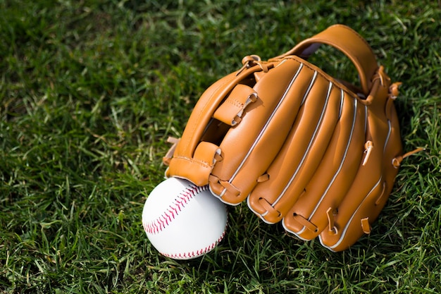 Zdjęcie baseball glove i ball