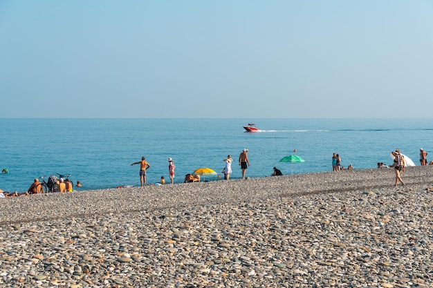 Batumi Gruzja 30 sierpnia 2022 Ludzie relaksują się na plaży w Batumi Tourism