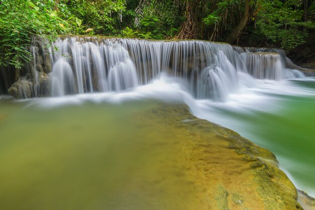 Bautiful Huay Mae Kamin Wodospad W Prowincji Kanchanaburi