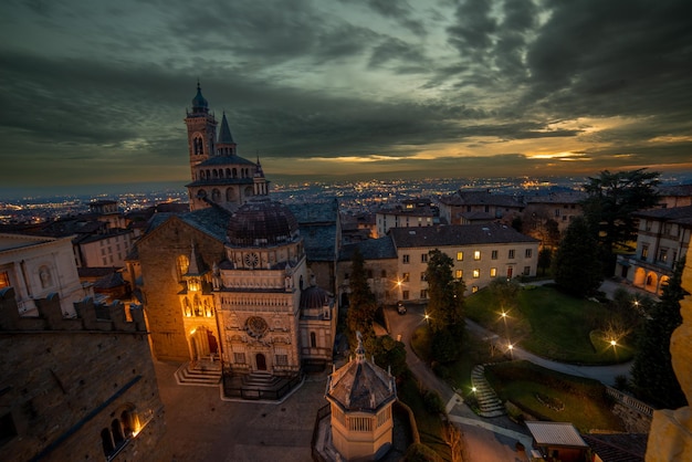 Bazylika Santa Maria Maggiore oświetlona