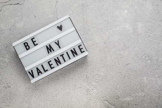 Be My Valentine Light Box Na Szarym Tle Cementu