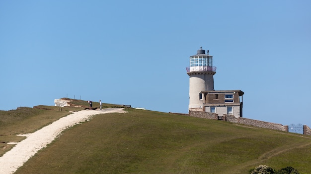 Beachy Head, Sussex/uk - 11 Maja: Latarnia Morska Belle Toute W Beachy Head W Sussex W Dniu 11 Maja 2011 R. Niezidentyfikowani Ludzie.