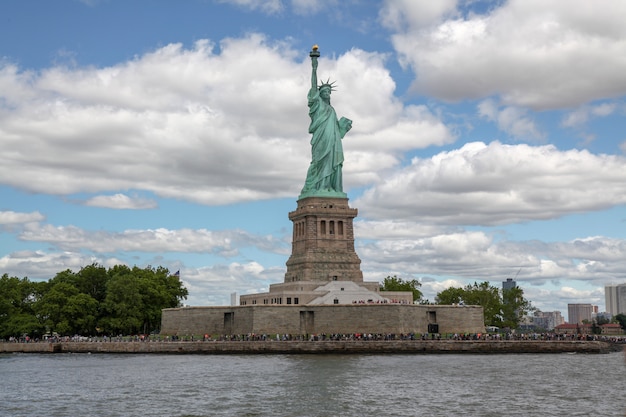 Behide Statua Wolności Jest Amerykańskim Symbolem Znanym W Nowym Jorku, Usa