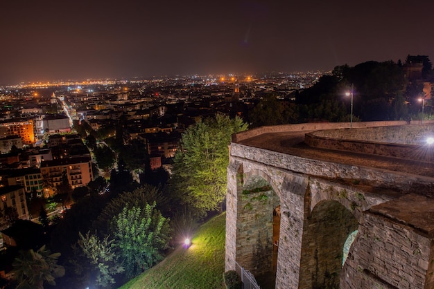 Bergamo nocą