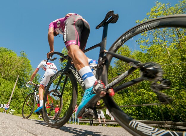 Zdjęcie bergamo, włochy 21 maja 2017 100 wycieczek rowerowych po włoszech