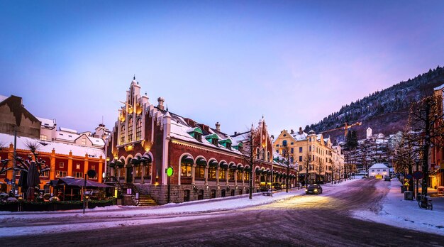 Bergen Norwegia 27 grudnia 2014 wieczór ulice Bergen na Boże Narodzenie Norwegia