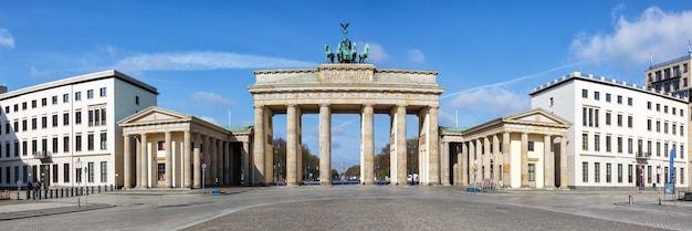 Zdjęcie berlin brandenburger tor brama brandenburska w niemczech panoramiczny widok