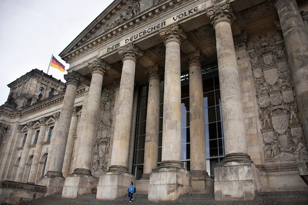 Berlin Niemcy 17 Września Wizyta Niemców I Zagranicznych Turystów W Dem Deutschen Volke Lub Reichstagu National Imperial Diet Building W Berlinie 17 Września 2019 R. W Berlinie Niemcy