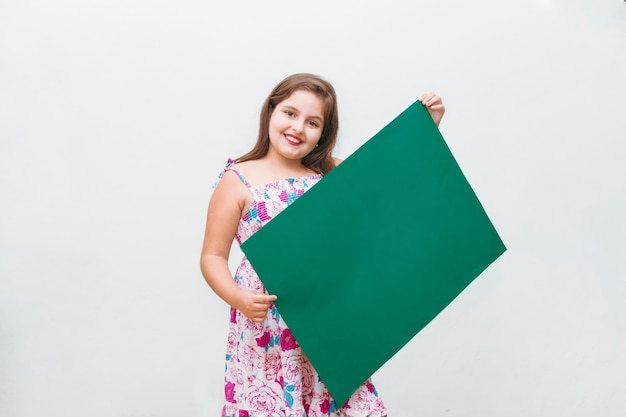 Bezpieczeństwo dziecka dziewczyna zielony plakat, białe tło