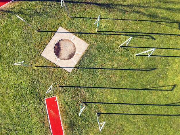 Zdjęcie bezpośrednio nad polem golfowym