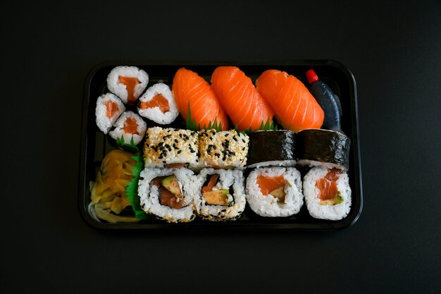 Bezpośrednio Nad Sushi.