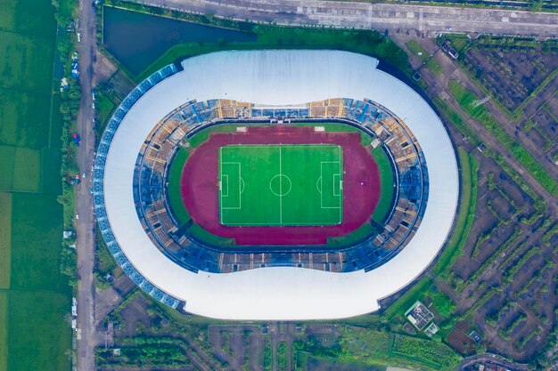 Zdjęcie bezpośrednio nad zdjęciem stadionu