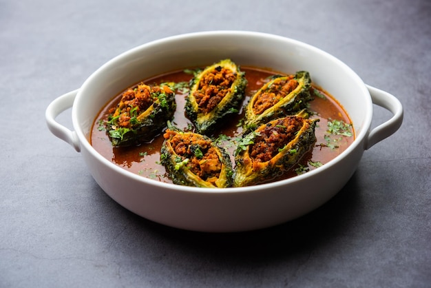 Bharwa Karela masala czyli nadziewany gorzki melon curry