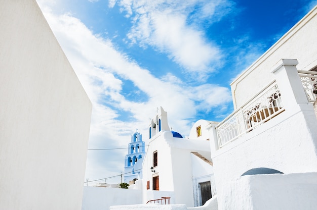 Biała Architektura W Miejscowości Pyrgos, Wyspa Santorini, Grecja.