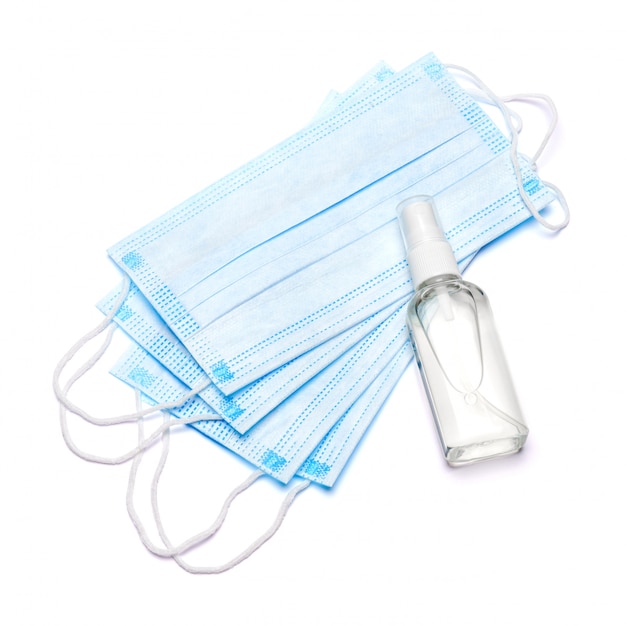 Biała butelka krem, balsam, środek dezynfekujący lub mydło w płynie i maska ochronna na białym tle