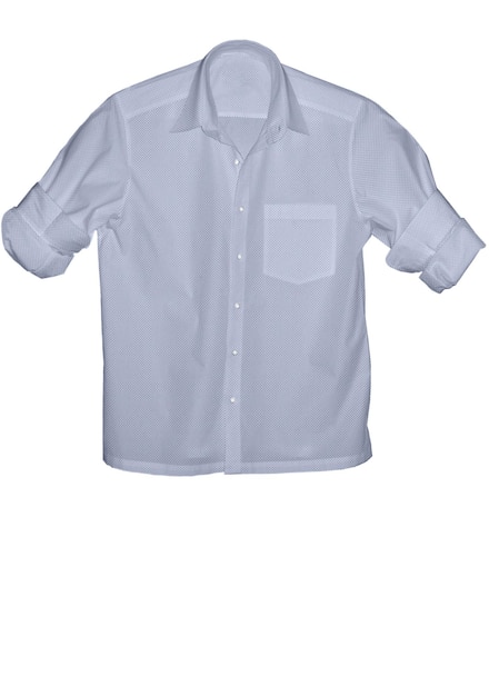 Biała koszula z niebieską kieszenią wisi na białym tle.