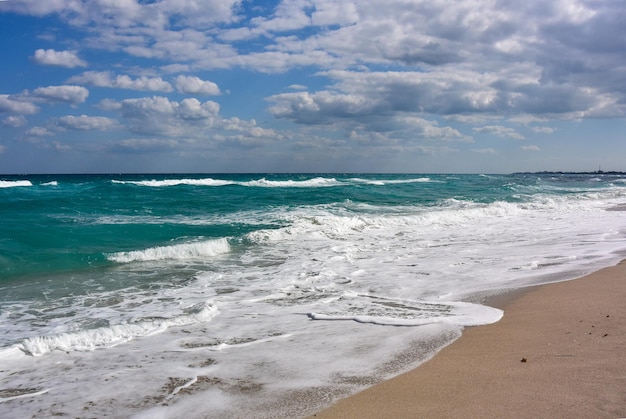 Biała piaszczysta plaża Varadero Wspaniałe wybrzeże Oceanu Atlantyckiego Kuba