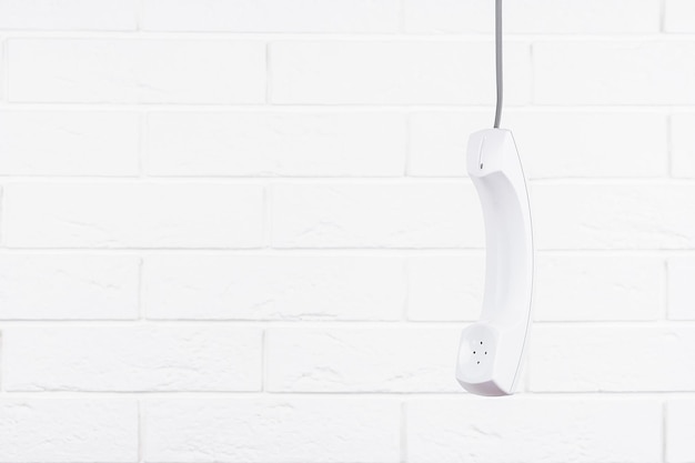 Biała słuchawka telefoniczna z miejsca na kopię