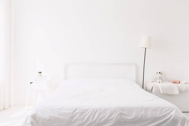 Zdjęcie biała sypialnia nowoczesne meble wnętrza
