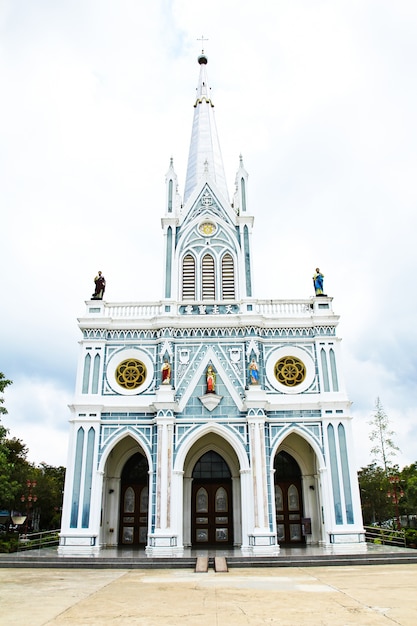 Biały kościół w Samut Songkhram, Tajlandia.