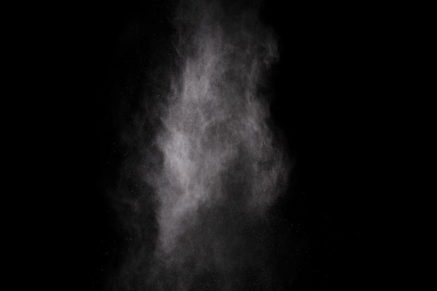 Biały proszek wybuch na czarnym tle. Kolorowa chmura. Kolorowy pył eksploduje. Paint Holi.