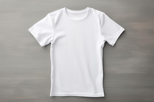 Biały T-shirt Z Białym T-shirtem Z Napisem „t-shirt”.