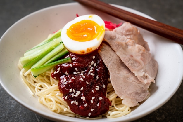 Bibim Naengmyeon - Koreański Zimny Makaron