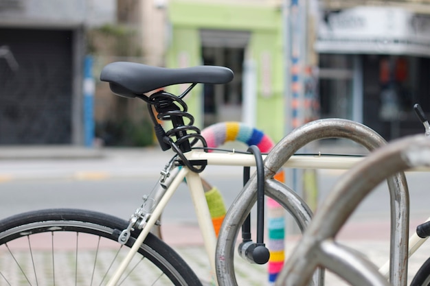 Bicicleta No Estacionamento