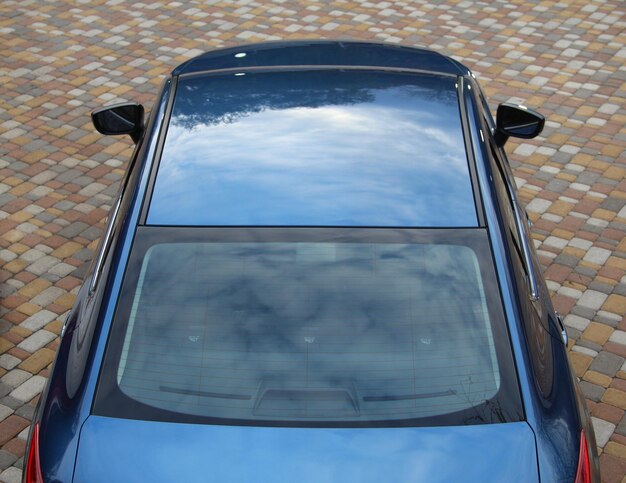 Bieżący Widok Z Góry Na Dachu Niebieskiego Samochodu