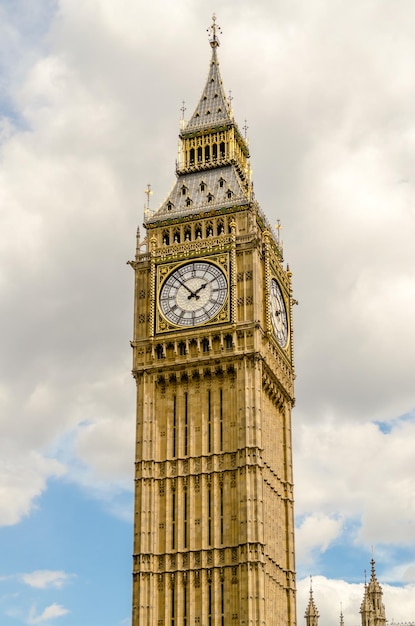 Big Ben, część Houses of Parliament i kultowy punkt orientacyjny Londynu w Wielkiej Brytanii