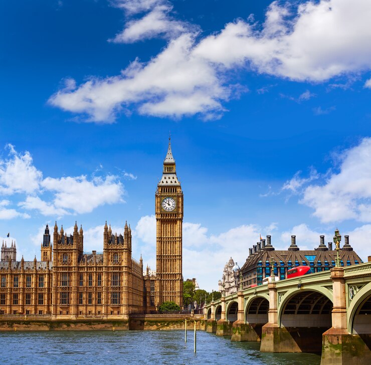 Zdjęcie big ben london wieża zegarowa w wielkiej brytanii, tamiza