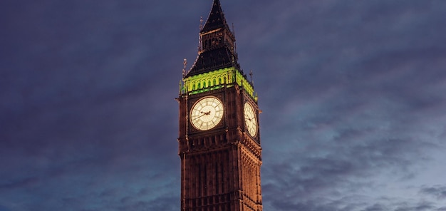 Big Ben O Zmierzchu W Londynie W Wielkiej Brytanii