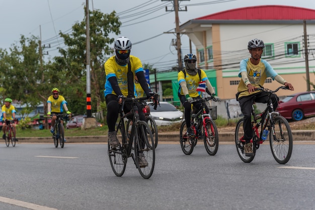 Bike Un Ai Rak na rowerze