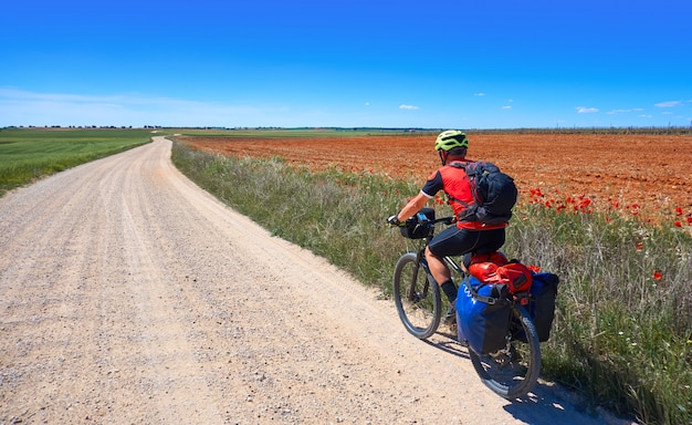 Biker pielgrzym przez Camino de Santiago