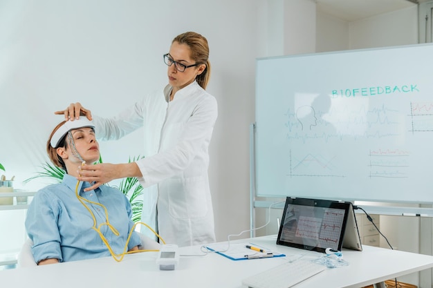 Biofeedback EEG lub szkolenie z elektroencefalografu w ośrodku zdrowia