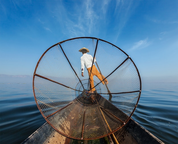 Birmański Rybak Przy Inle Jeziorem, Myanmar
